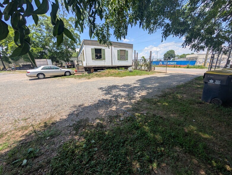 1201 Amble Dr, Charlotte, NC à louer - Photo de l’immeuble – Image 2 sur 4