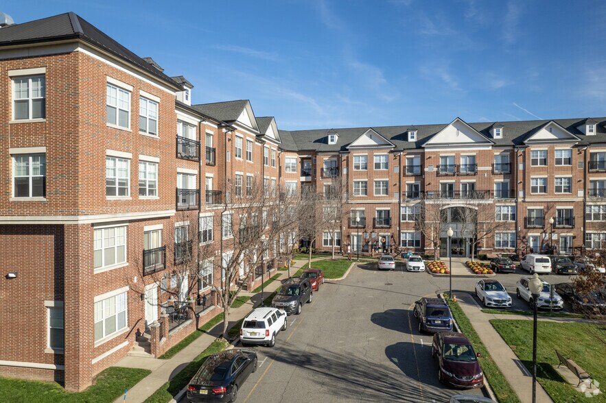 387 Nordhoff Pl, Englewood, NJ à louer - Photo de l’immeuble – Image 2 sur 13