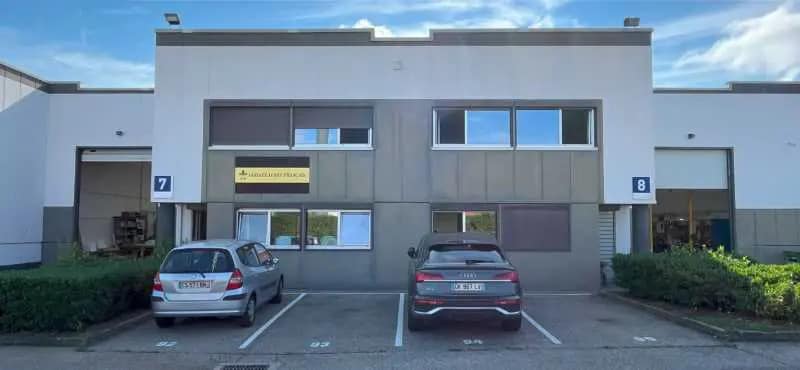 Bureau dans Décines-Charpieu à louer - Photo de l’immeuble – Image 1 sur 14