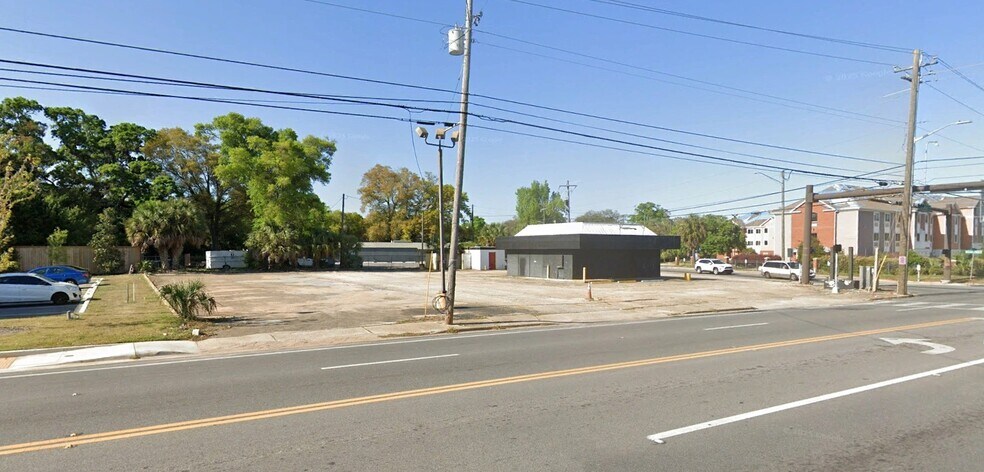 4010 Barrancas Ave, Pensacola, FL à louer - Photo de l’immeuble – Image 3 sur 8
