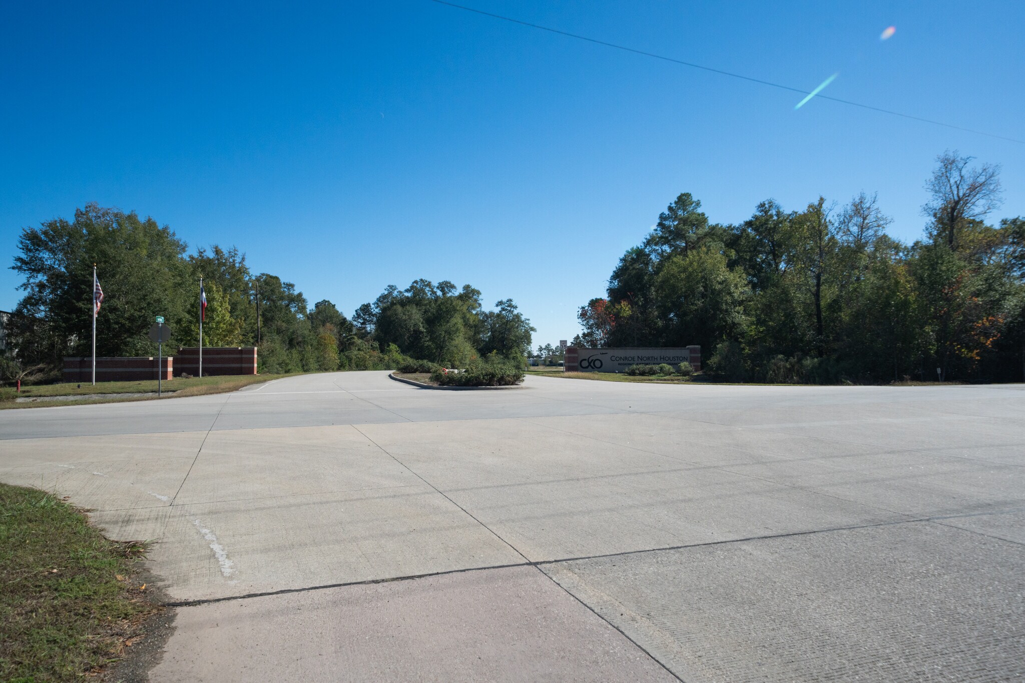 10023 Airport Rd, Conroe, TX à vendre Photo principale– Image 1 sur 10