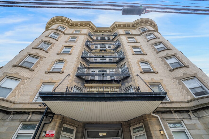 16 Newhall St, Lynn, MA à vendre - Photo de l’immeuble – Image 3 sur 33