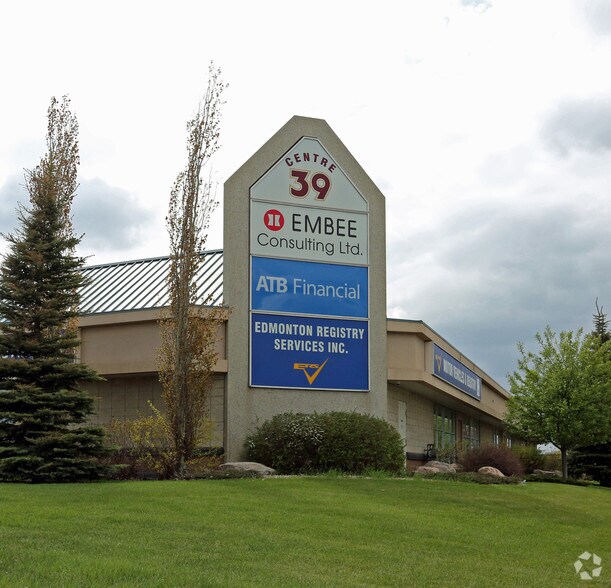 9109 39th Ave NW, Edmonton, AB à louer - Photo de l’immeuble – Image 2 sur 2