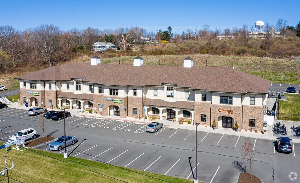 777 Echo Lake Rd, Watertown, CT à louer - Photo de l’immeuble – Image 3 sur 5