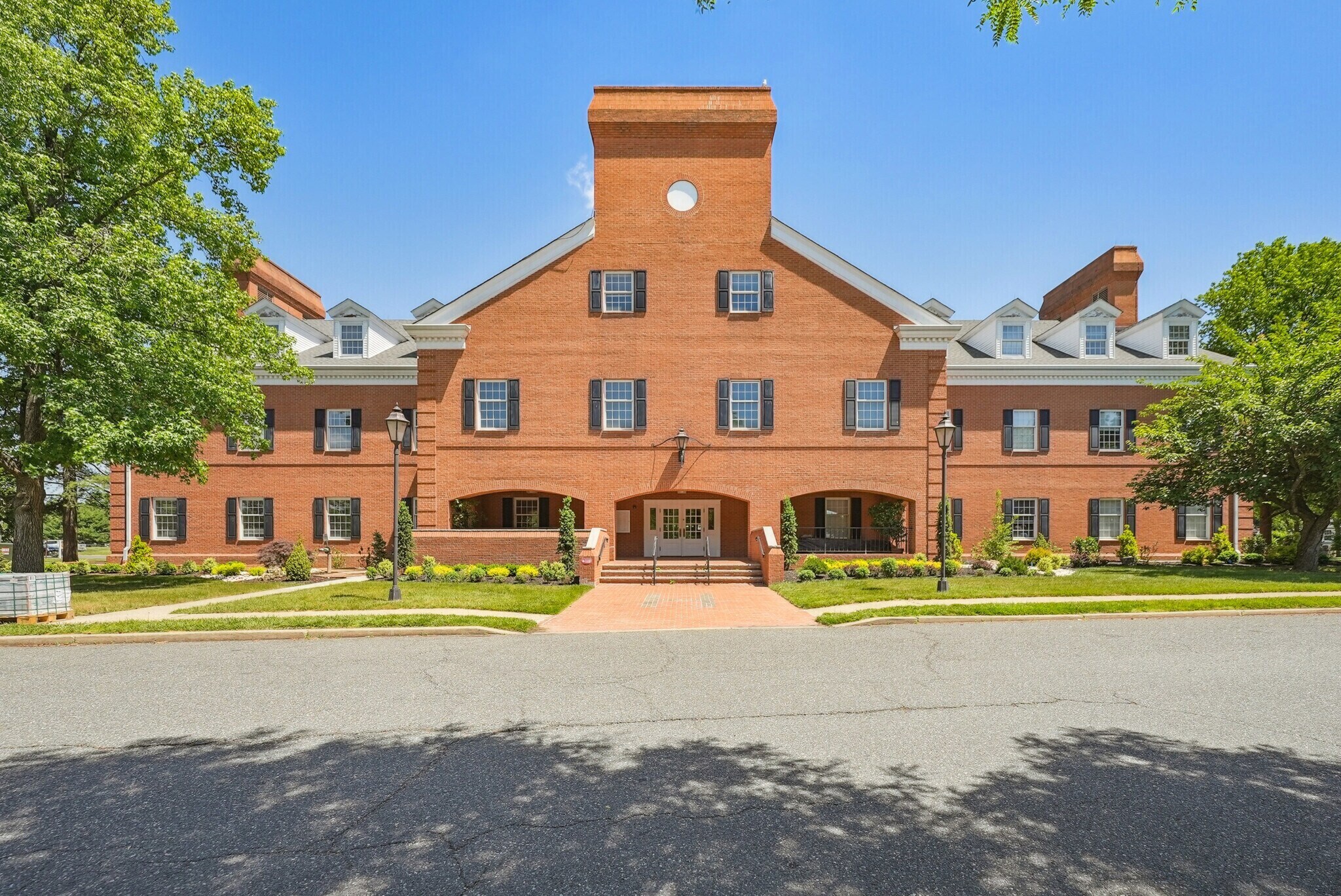 1 Rossmoor Dr, Monroe Township, NJ à louer Photo principale– Image 1 sur 24