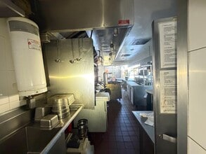 11031-11061 Santa Monica Blvd, Los Angeles, CA à louer Photo intérieure– Image 2 sur 12