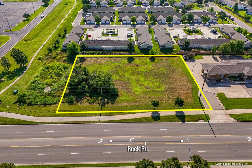 201 Village Lake Drive, Derby, KS à vendre - Photo de l’immeuble – Image 2 sur 30