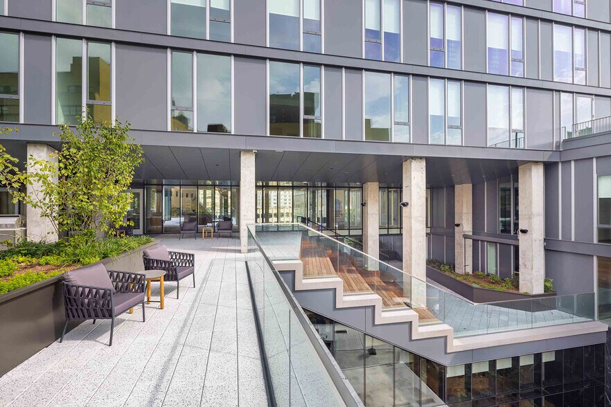 163-05 Archer Ave, Jamaica, NY à louer - Photo de l’immeuble – Image 3 sur 10