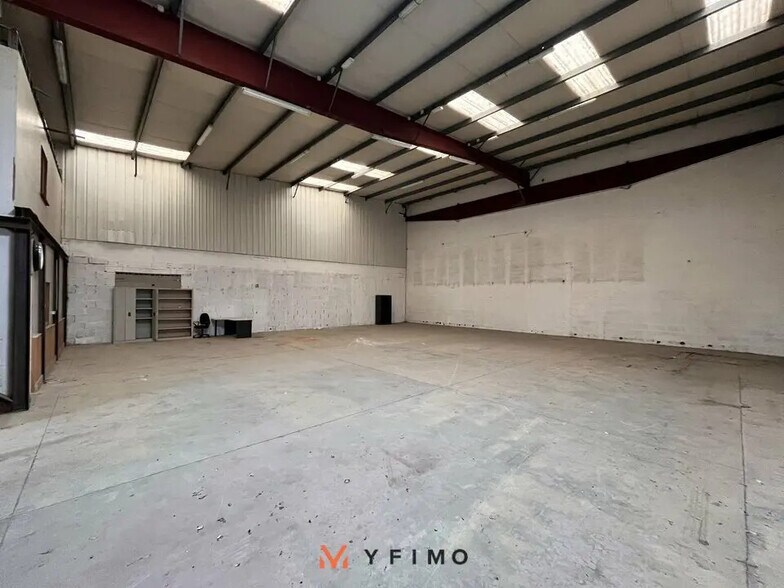 Local d’activités dans Les Mureaux à louer - Photo intérieure – Image 2 sur 5