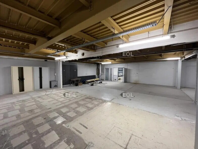 Local d’activités dans Plaisir à louer - Photo intérieure – Image 2 sur 3