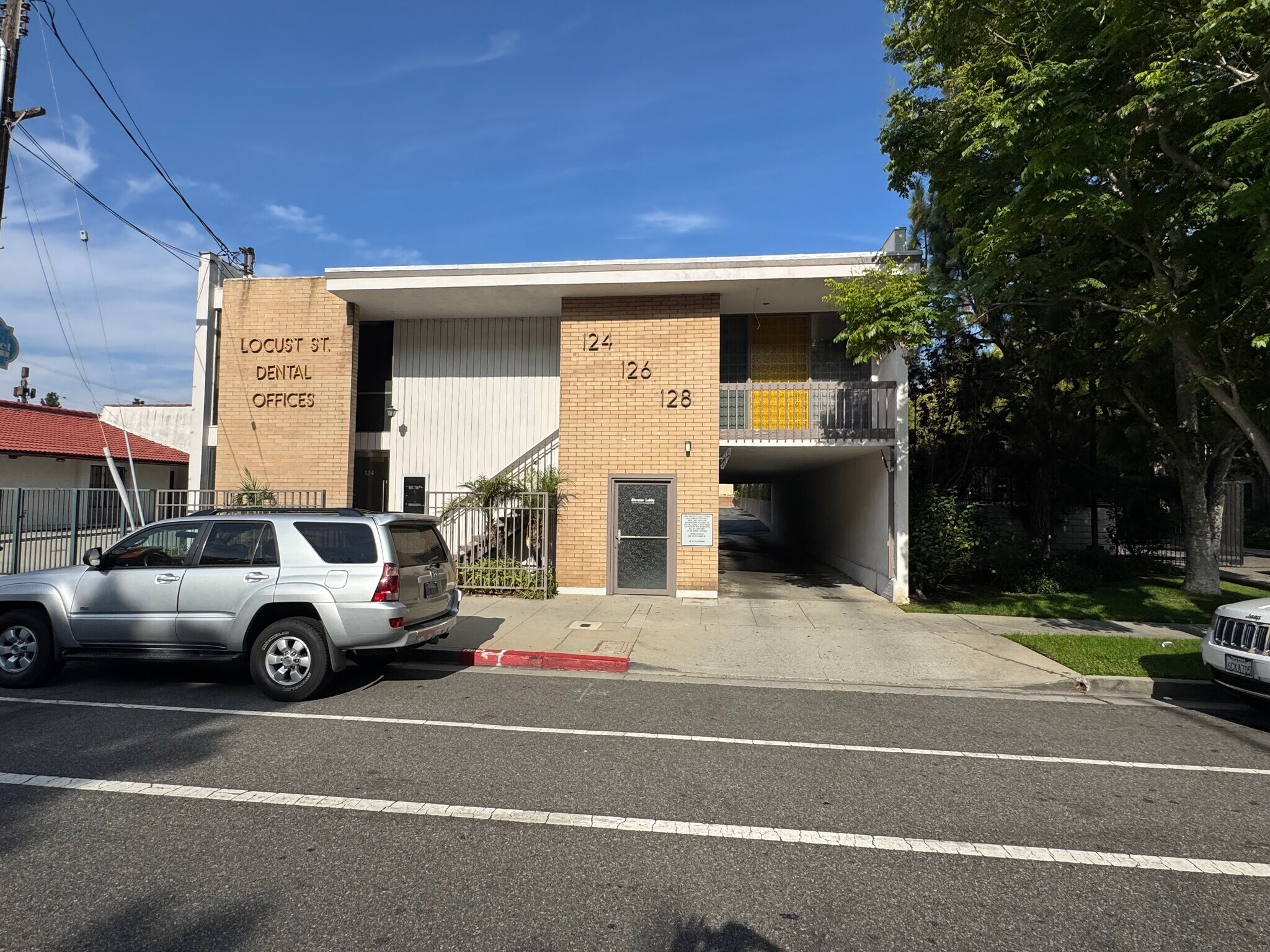124 N Locust St, Inglewood, CA à vendre Photo principale– Image 1 sur 11