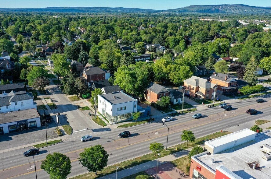 160 First St, Collingwood, ON à vendre - Photo de l’immeuble – Image 3 sur 13