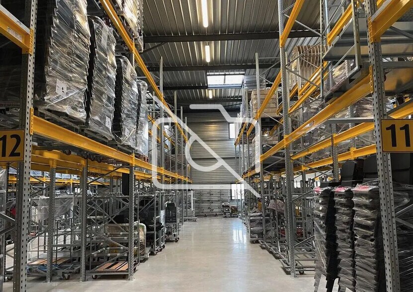 Industriel/Logistique dans Lognes à louer - Photo de l’immeuble – Image 2 sur 9