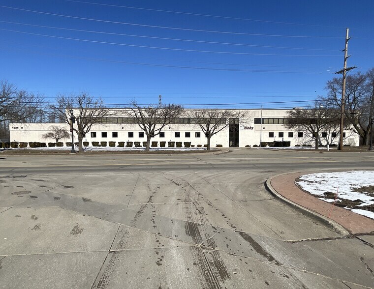 1225 E West Maple Rd, Walled Lake, MI à louer - Photo principale – Image 1 sur 14