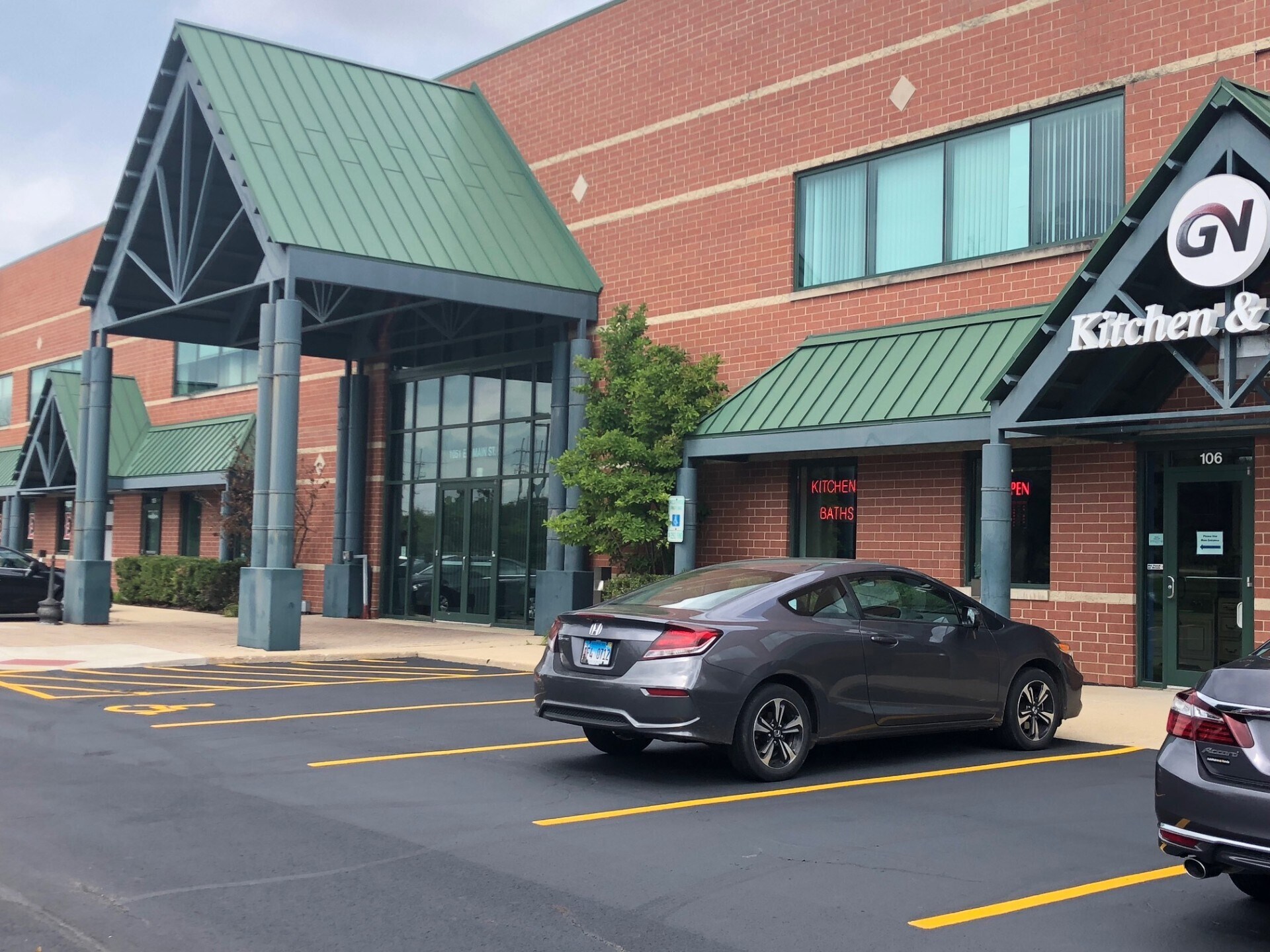 1051 E Main St, East Dundee, IL à louer Photo de l’immeuble– Image 1 sur 2