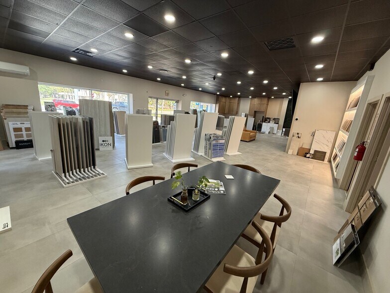 45 S Wickham Rd, Melbourne, FL à louer - Photo de l’immeuble – Image 3 sur 8