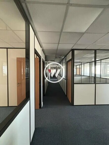 Bureau dans Marseille à louer - Photo de l’immeuble – Image 1 sur 20