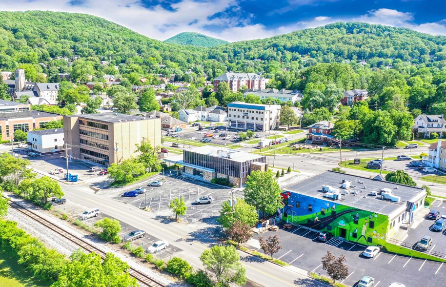 301 McClanahan St SW, Roanoke, VA à louer - Photo de l’immeuble – Image 3 sur 11