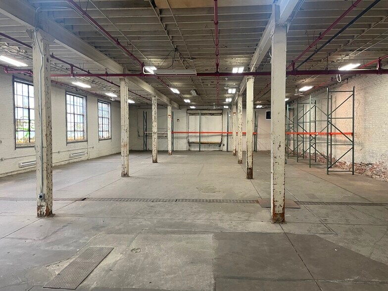1622 W Carroll Ave, Chicago, IL à louer - Photo de l’immeuble – Image 3 sur 11