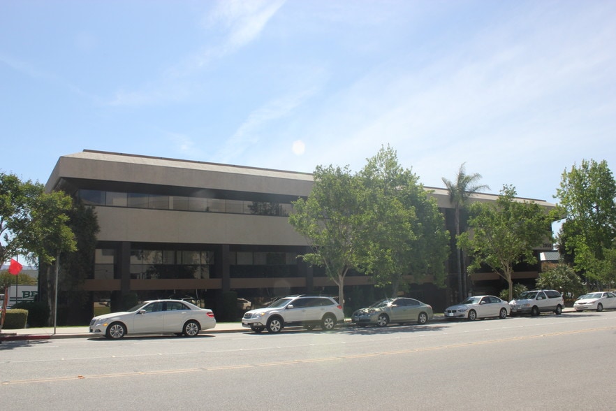 2950 Sycamore Dr, Simi Valley, CA à louer - Autre – Image 2 sur 5