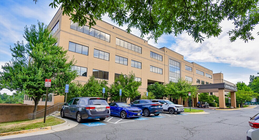 1860 Town Center Dr, Reston, VA à vendre - Photo de l’immeuble – Image 1 sur 13