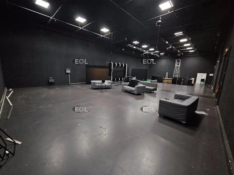 Local d’activités dans Ivry-sur-Seine à louer - Photo de l’immeuble – Image 2 sur 9