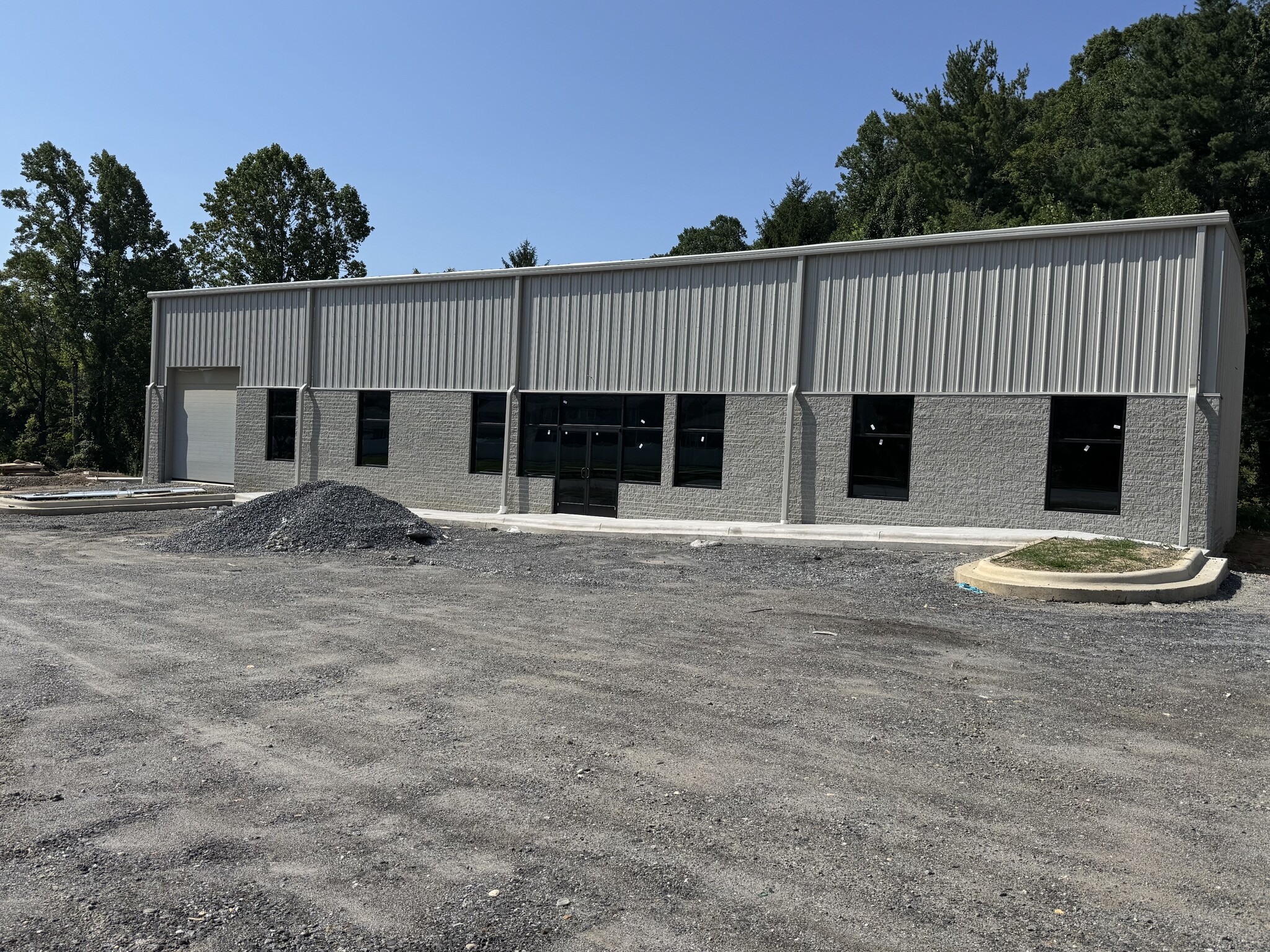841 Charlotte Hwy, Fairview, NC à louer Photo intérieure– Image 1 sur 7