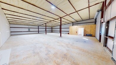 203 N Industrial Dr, Headland, AL à louer Photo intérieure– Image 1 sur 5