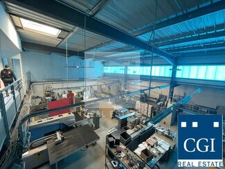 Plus de détails pour Local d'activités à louer