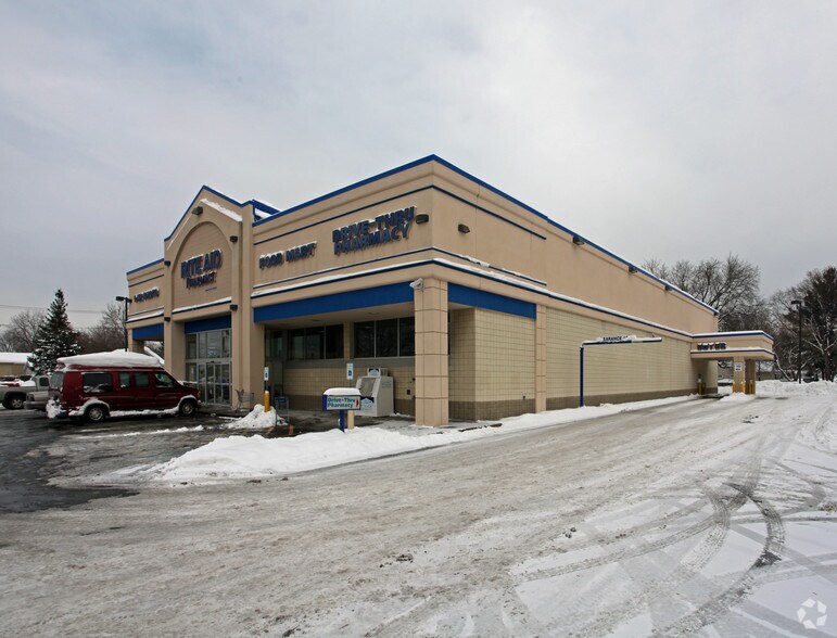 2616 Brewerton Rd, Mattydale, NY à louer - Photo de l’immeuble – Image 3 sur 11