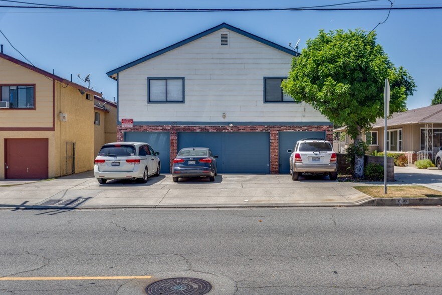 805 N Pasadena Ave, Azusa, CA à vendre - Photo principale – Image 1 sur 14