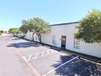Plus de détails pour 209 S Kirby St, Garland, TX - Local d'activités à louer