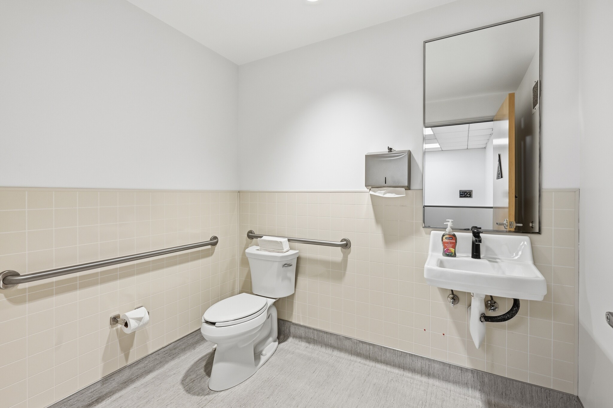 11555 Sorrento Valley Rd, San Diego, CA à louer Photo intérieure– Image 1 sur 9