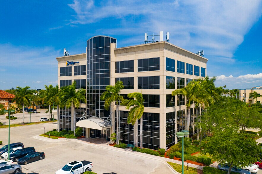 5220 Summerlin Commons Blvd, Fort Myers, FL à louer - Photo de l’immeuble – Image 2 sur 21