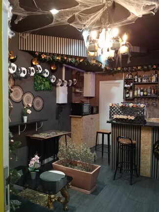 Plus de détails pour Local commercial à louer