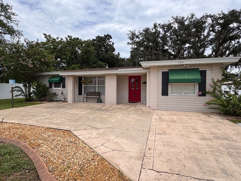 6521 Main St, New Port Richey, FL à vendre - Photo de l’immeuble – Image 3 sur 25