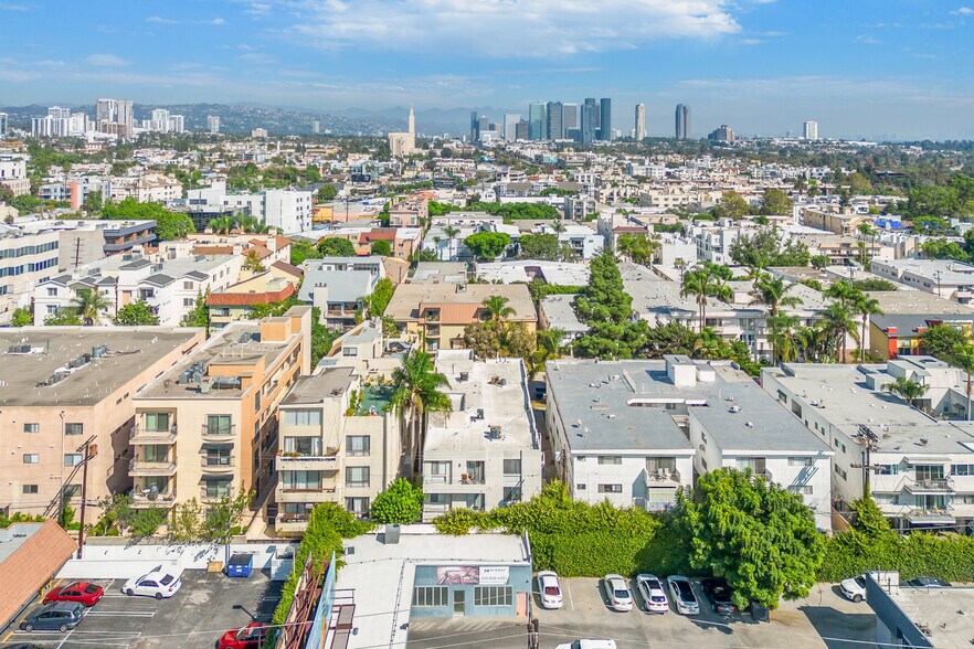 1751 S Bentley Ave, Los Angeles, CA à vendre - Photo de l’immeuble – Image 3 sur 19