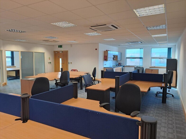 Whittle Way, Stevenage à louer - Photo de l’immeuble – Image 2 sur 18