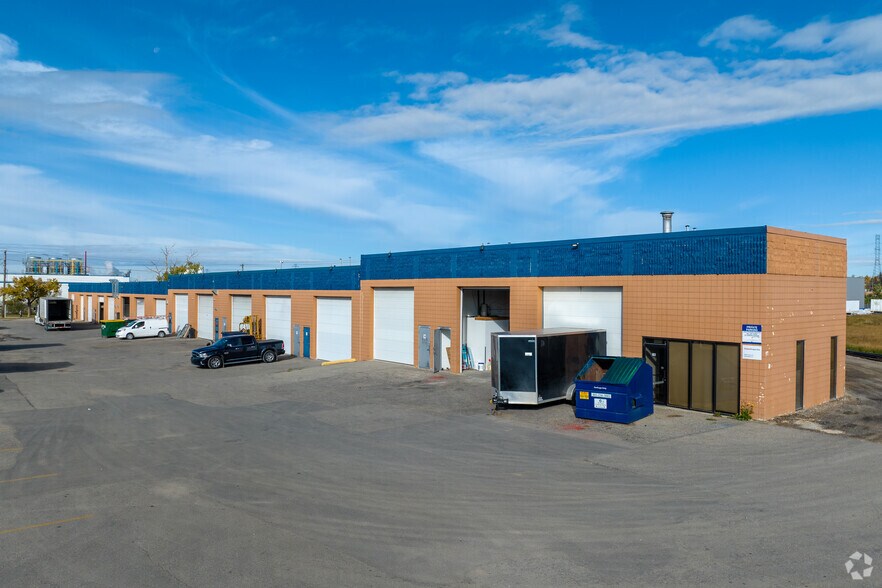 5550 36 St SE, Calgary, AB à louer - Photo de l’immeuble – Image 3 sur 8