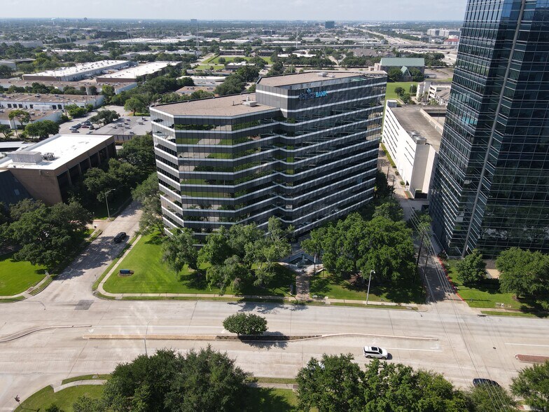 10333 Richmond Ave, Houston, TX à louer - Photo de l’immeuble – Image 1 sur 6