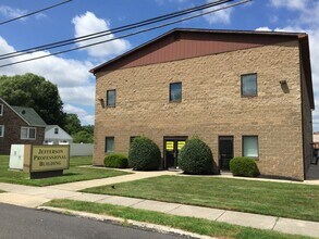 2450-2460 W Main St, Norristown, PA à louer Photo de l’immeuble– Image 1 sur 10