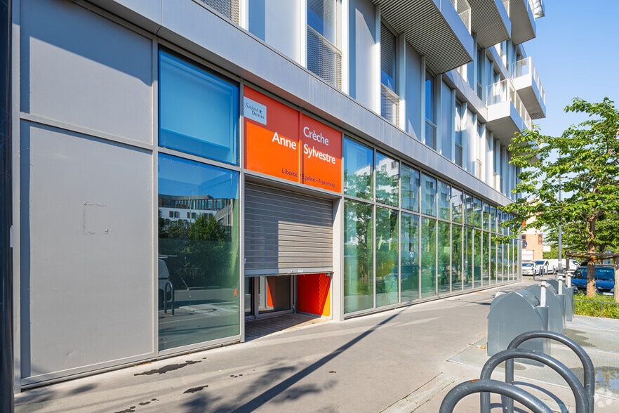 Bureau dans Saint-Denis à louer - Photo de l’immeuble – Image 3 sur 3