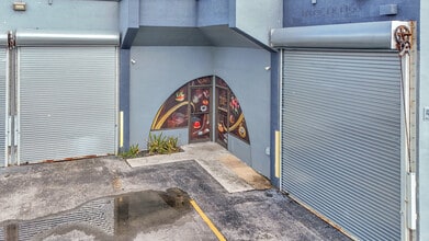 5400-5426 NW 79th Ave, Miami, FL à louer Photo de l’immeuble– Image 2 sur 4