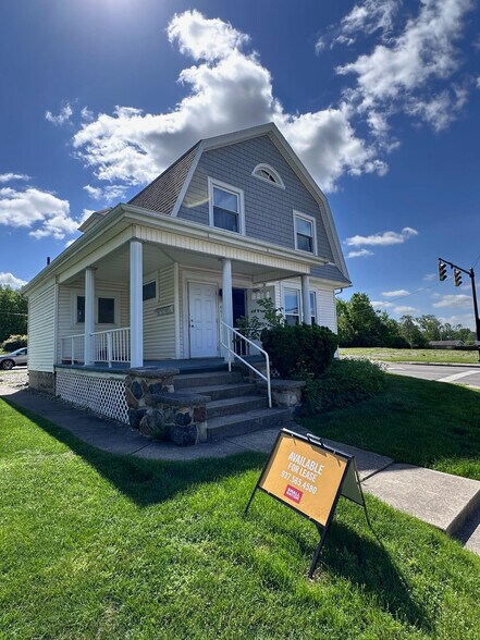 661 S Main St, Bellefontaine, OH à louer - Photo de l’immeuble – Image 1 sur 22