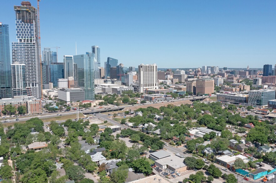 1006 E Cesar Chavez St, Austin, TX à vendre - Photo de l’immeuble – Image 3 sur 30