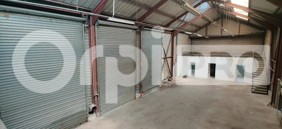 Local d’activités dans Villeneuve-le-Roi à louer - Photo de l’immeuble – Image 2 sur 8