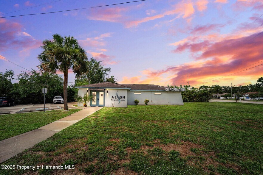 14270 Spring Hill Dr, Spring Hill, FL à vendre - Photo principale – Image 1 sur 27