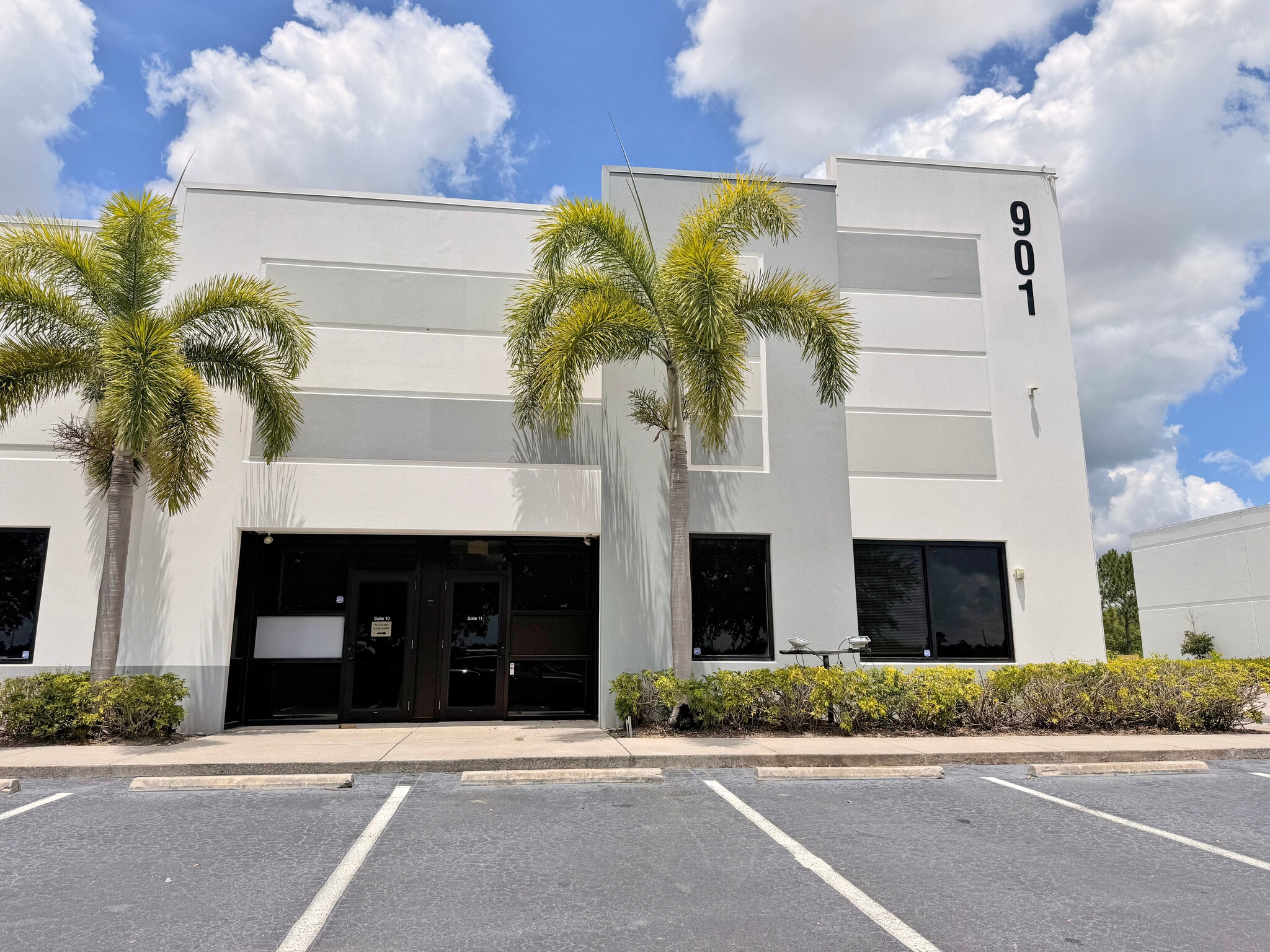 911 E Industrial Cir, Cape Coral, FL à louer Photo intérieure– Image 1 sur 1