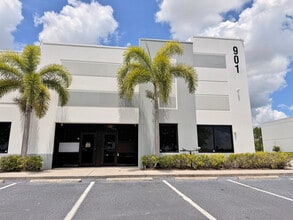 911 E Industrial Cir, Cape Coral, FL à louer Photo intérieure– Image 1 sur 1