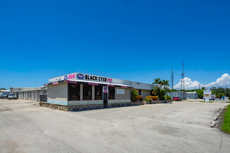 North Naples Industrial Opportunity portefeuille de 2 biens à vendre sur LoopNet.fr - Photo de l’immeuble – Image 2 sur 6